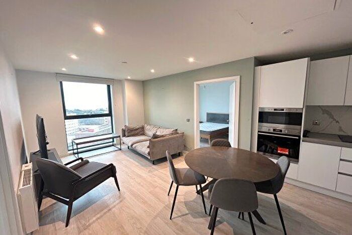 2 Bedroom Flat To Rent In Holdenhurst Road, Bournemouth, BH8