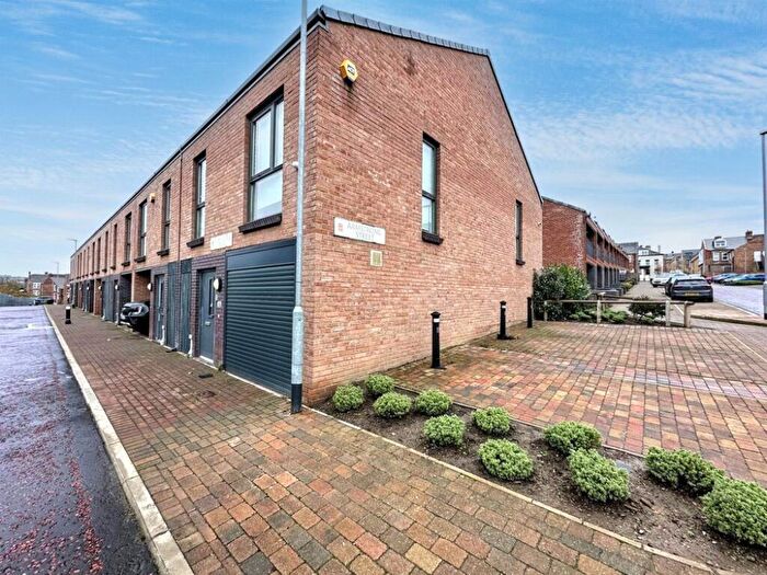 4 Bedroom End Of Terrace House For Sale In Berners-Lee Road, Gateshead, Tyne And Wear, NE8