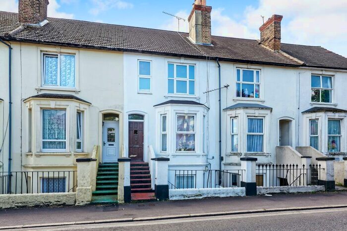 3 Bedroom Terraced House To Rent In Queens Road, GU11