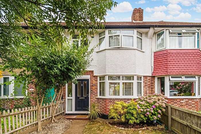 3 Bedroom Terraced House For Sale In Kingshill Avenue, Worcester Park, KT4