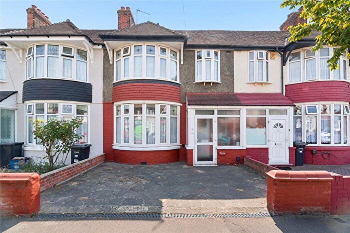 3 Bedroom Terraced House For Sale In Ashburton Avenue, Ilford, IG3