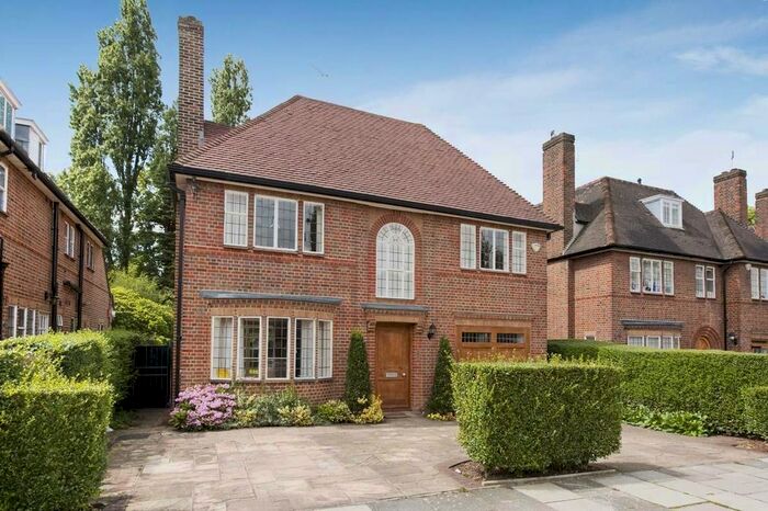 6 Bedroom Detached House To Rent In Kingsley Way, London, N2