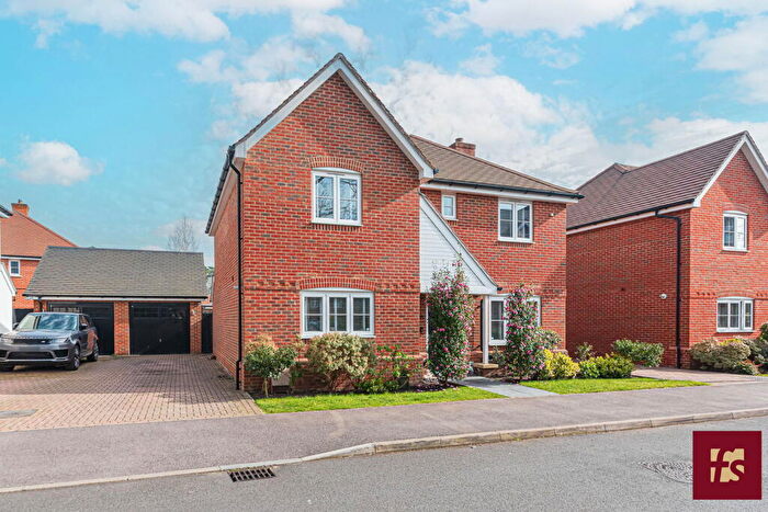 4 Bedroom Detached House For Sale In Swords Drive, Crowthorne, RG45