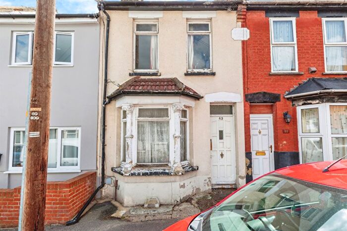 2 Bedroom Terraced House For Sale In Albany Road, Chatham, ME4