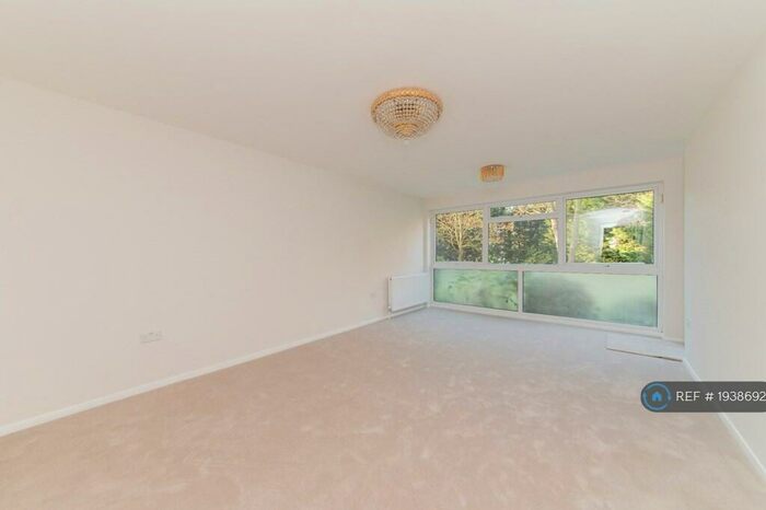2 Bedroom Flat To Rent In Aran Drive, Stanmore, HA7