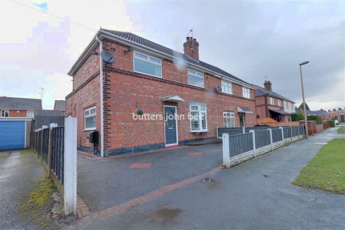 3 Bedroom Semi-Detached House To Rent In King George Avenue, CW9