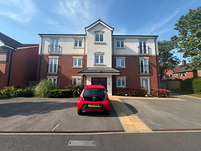 2 Bedroom Apartment To Rent In Park View Court, Cleckheaton, BD19
