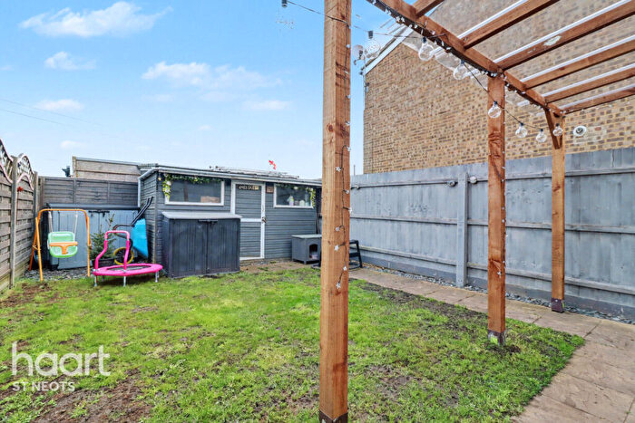 3 Bedroom Semi Detached House For Sale In Howitts Gardens, Eynesbury, PE19