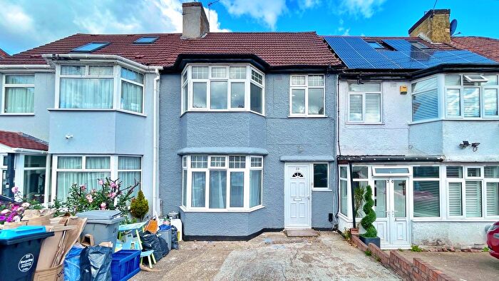 4 Bedroom Terraced House For Sale In Summit Close, London, NW9
