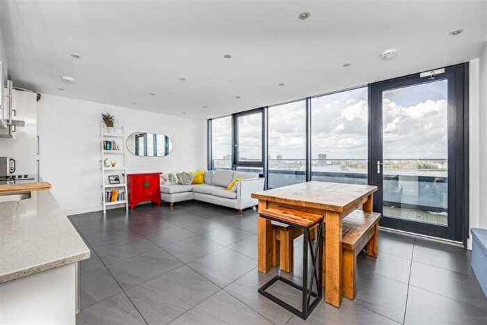 2 Bedroom Flat To Rent In Powis Street, Woolwich, SE18