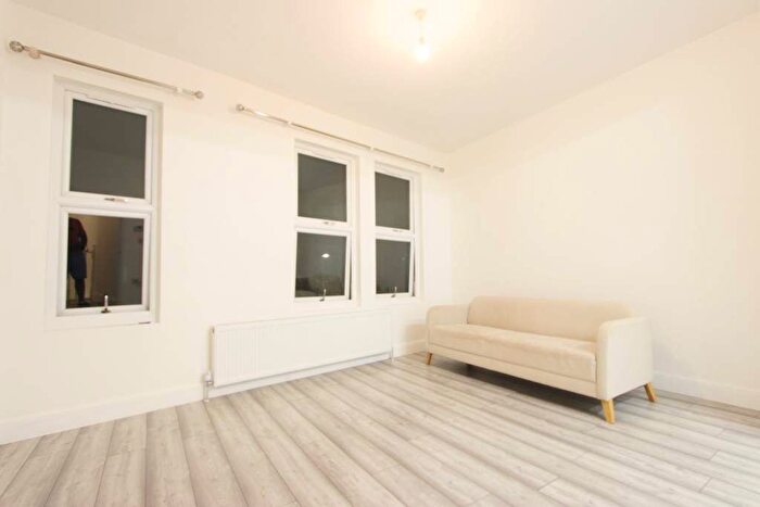 2 Bedroom Flat To Rent In Barrett's Grove, London, N16