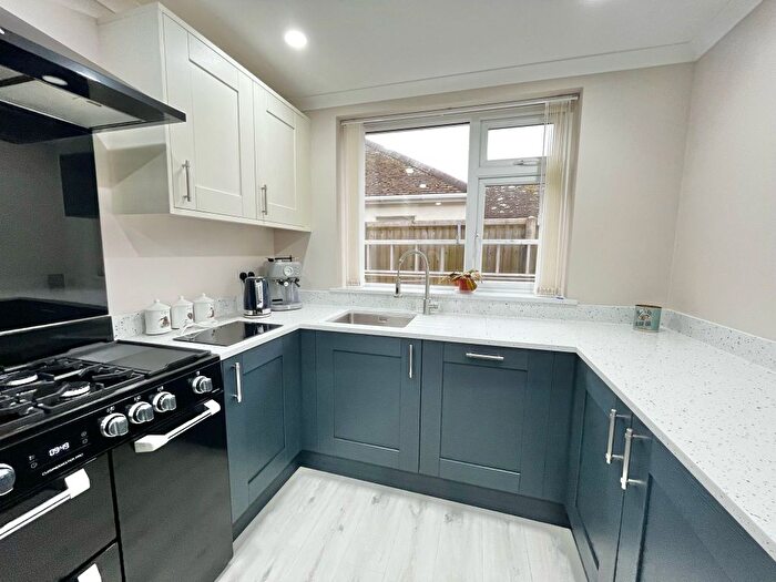 4 Bedroom Bungalow For Sale In Dungeness Road, Lydd, TN29