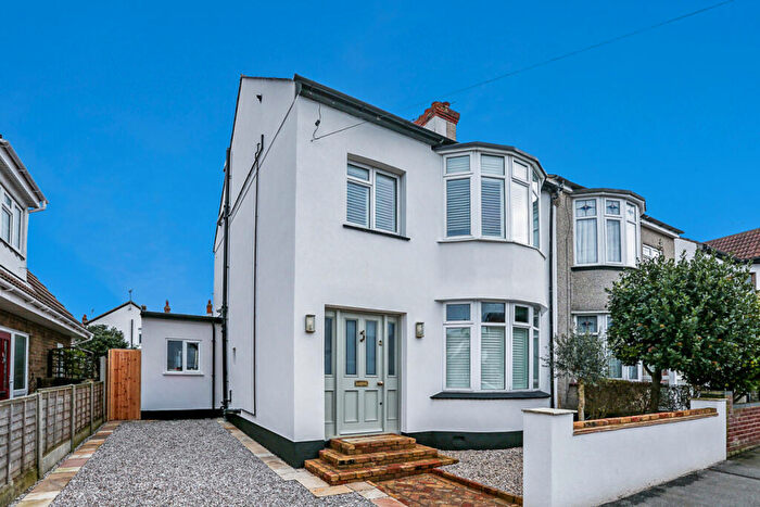 4 Bedroom Semi Detached House For Sale In Cliffsea Grove, Leigh-on-sea, SS9