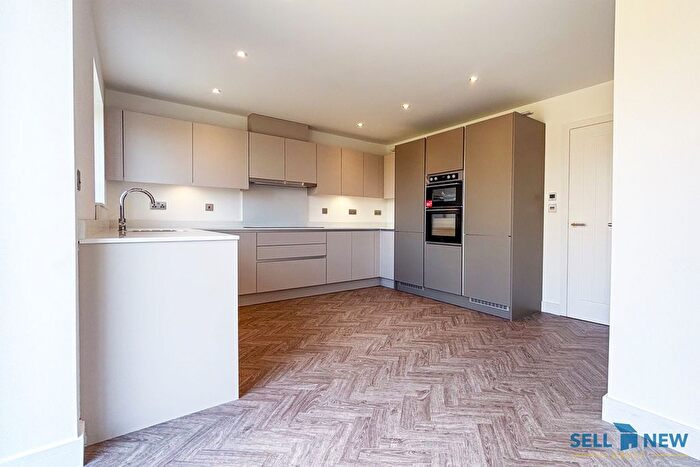 3 Bedroom End Terrace House For Sale In Luton Road, Hitchin, SG5