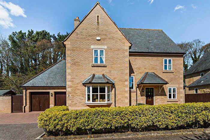 5 Bedroom House For Sale In Herons Wood Close, Oundle, PE8