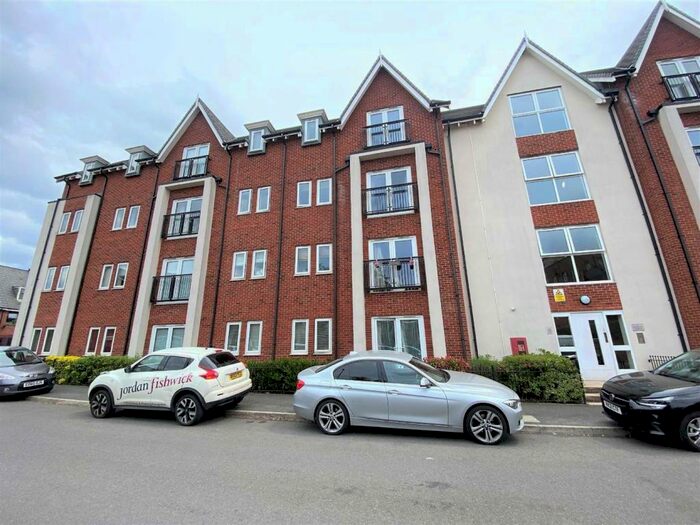2 Bedroom Flat To Rent In Houseman Crescent, Manchester, M20