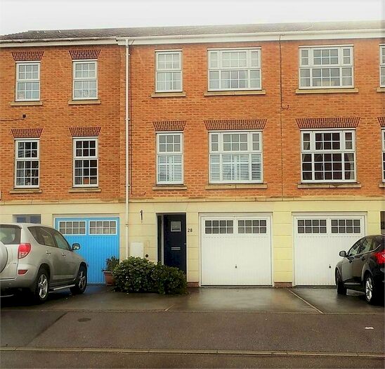 3 Bedroom Town House To Rent In Samian Close, Worksop, Nottinghamshire S81
