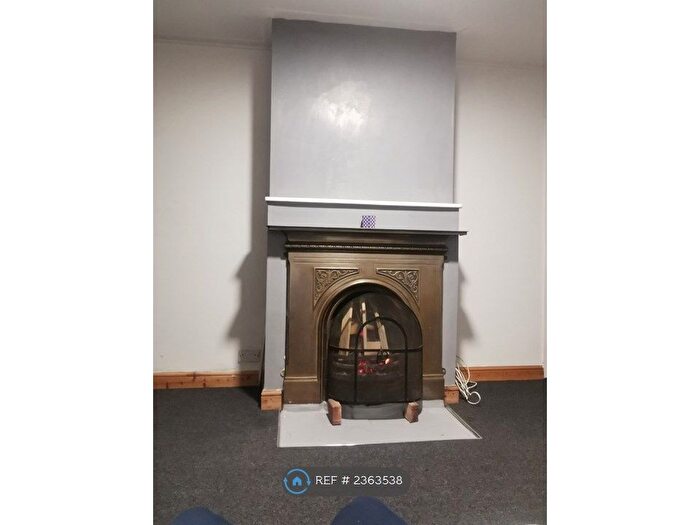 3 Bedroom Semi-Detached House To Rent In Staplefield Drive, Brighton, BN2