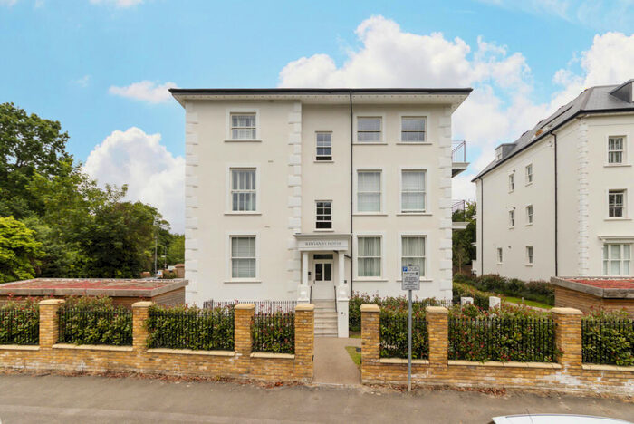 3 Bedroom Apartment To Rent In Oak Hill Road, Surbiton, KT6