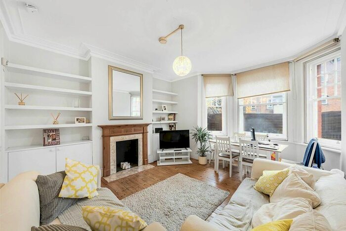 2 Bedroom Flat To Rent In Ringford Road, Putney, London, SW18