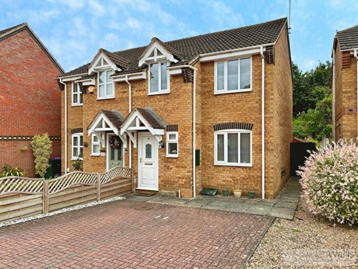 3 Bedroom Semi-Detached House For Sale In Cornflower Close, Stamford, PE9