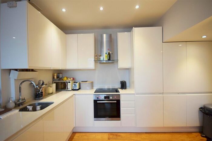 2 Bedroom Flat To Rent In Laurel Avenue, Twickenham, TW1
