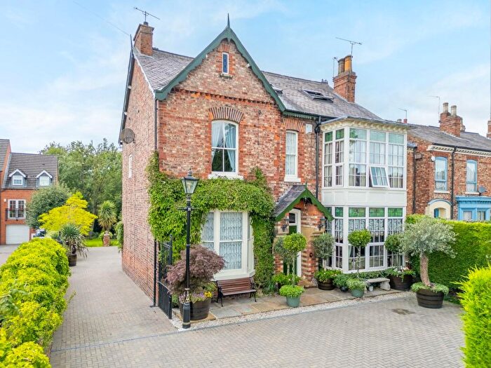 8 Bedroom Detached House For Sale In Huntington Road, York, YO31