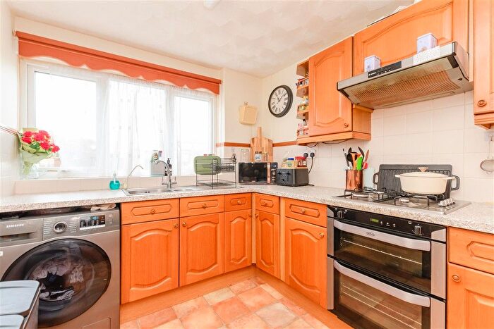 3 Bedroom Terraced House For Sale In Beacon Drive, Bean, Dartford, Kent, DA2