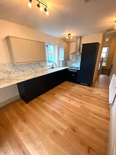 2 Bedroom Flat To Rent In Francis Road, Leyton, E10