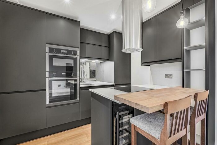 2 Bedroom Flat To Rent In Grand Parade, East Sheen, SW14