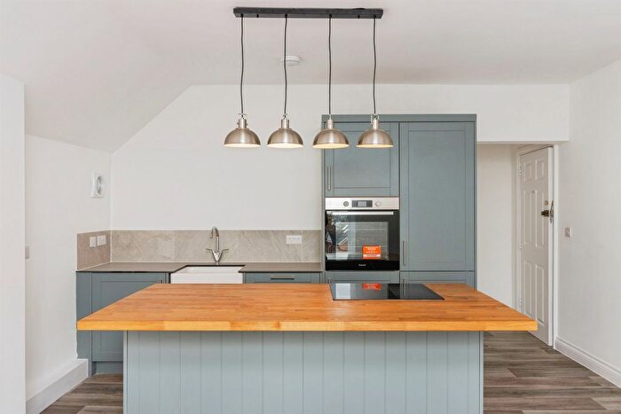 2 Bedroom Flat For Sale In Paradise Road, Teignmouth, TQ14