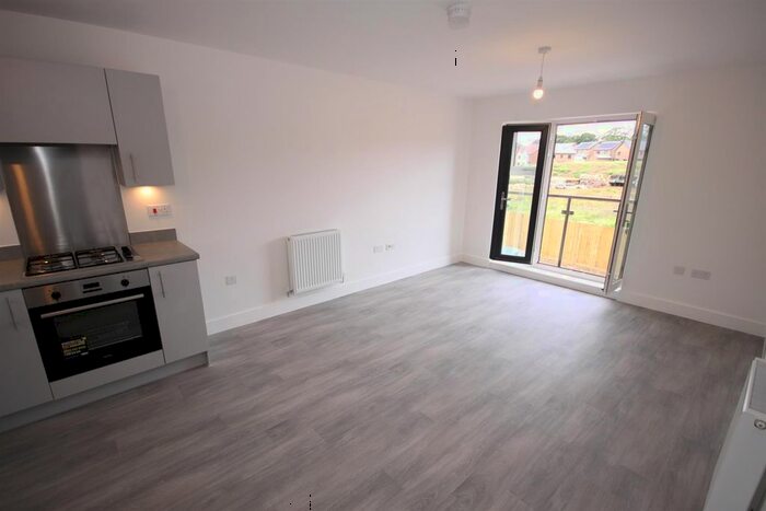 2 Bedroom Detached House To Rent In Nuhatch Road, Fareham, PO15