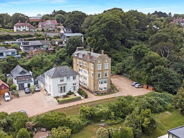 2 Bedroom Flat For Sale In Stanhope Drive, Cowes, PO31