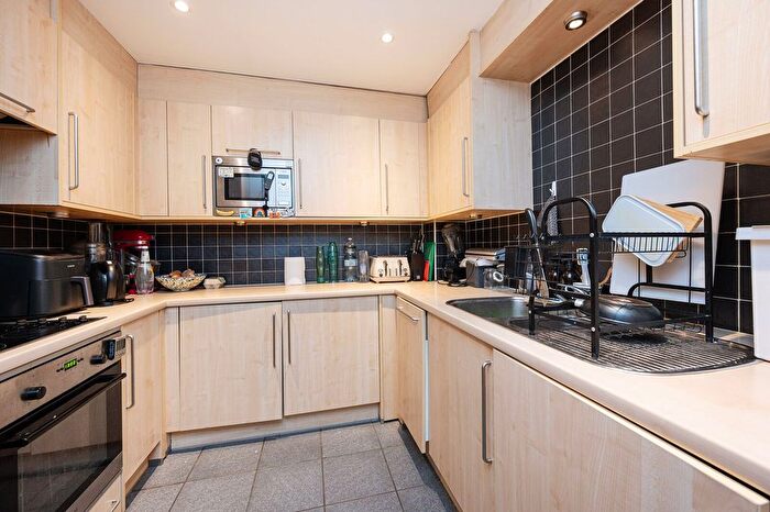 2 Bedroom Flat To Rent In Owen Street, Clerkenwell, London, EC1V