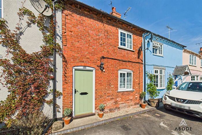 2 Bedroom Cottage For Sale In High Street, Doveridge, Derbyshire, DE6