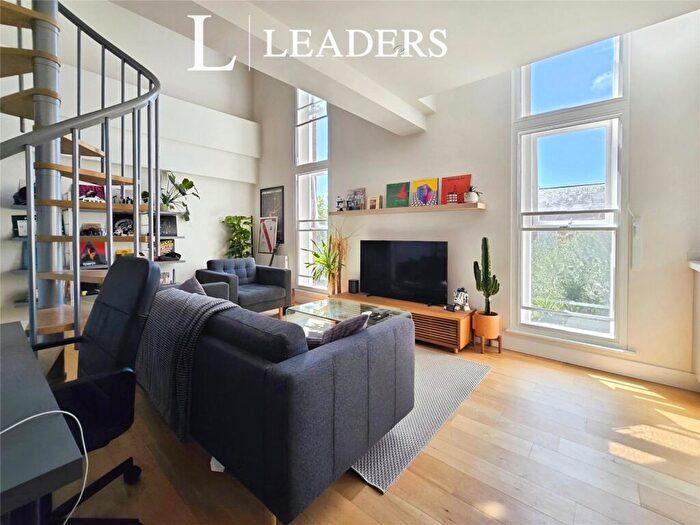 1 Bedroom Apartment For Sale In South Square, Knowle, Fareham, PO17