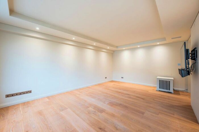 2 Bedroom Flat To Rent In Nottingham Terrace, Marylebone, London, NW1