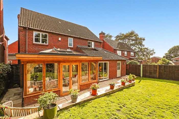 4 Bedroom Detached House For Sale In Vicarage Close, Cashes Green, Stroud, GL5