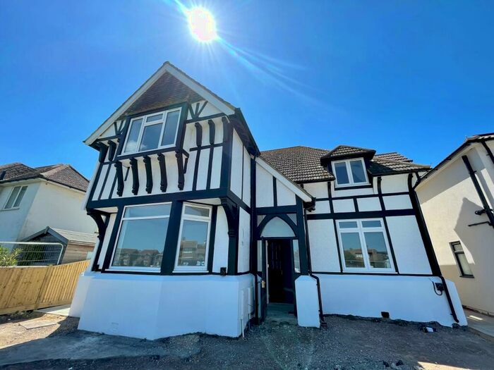 3 Bedroom Flat To Rent In College Road, Seaford, BN25