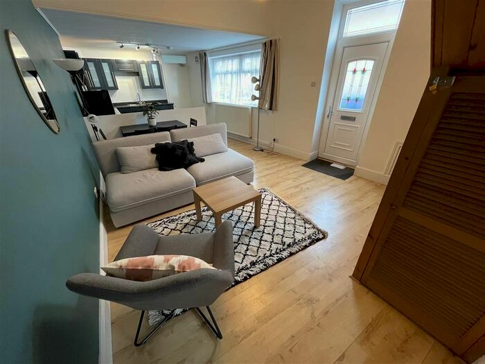 4 Bedroom Property To Rent In Cyfarthfa Street, Roath, Cardiff CF24