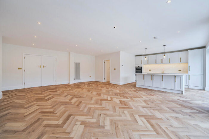 5 Bedroom House To Rent In Pound Court Drive, Orpington, BR6