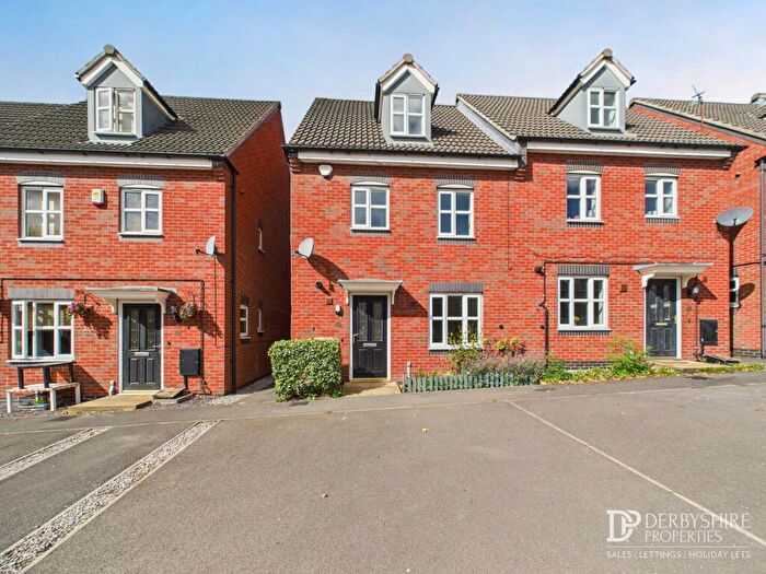 4 Bedroom Semi-Detached House For Sale In Strutts Close, South Normanton, Alfreton, DE55