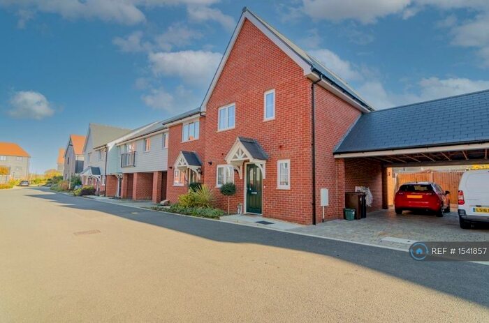 3 Bedroom Semi-Detached House To Rent In Ben Wilson Link, Springfield, Chelmsford, CM1