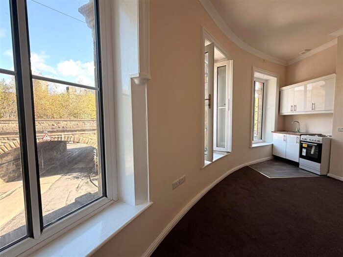1 Bedroom Flat To Rent In Ryburn Buildings, Sowerby Bridge, HX6