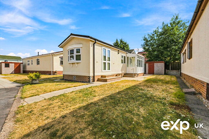 2 Bedroom Park Home For Sale In Fairholme Park, Ollerton, NG22