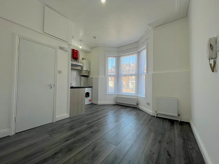 Studio To Rent In Alexandra Road, London, N8