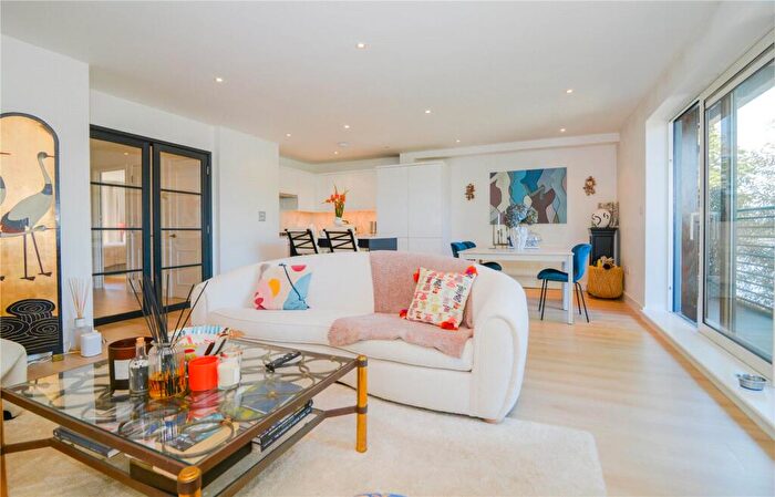 2 Bedroom Flat To Rent In Mortlake High Street, Mortlake, SW14