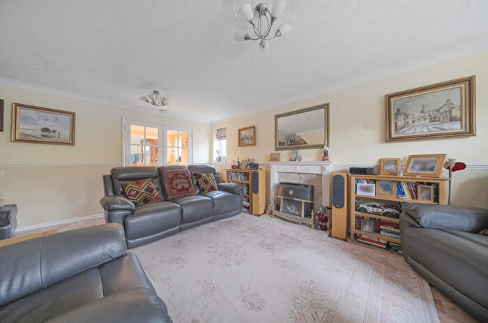 5 Bedroom Detached House For Sale In Lapin Lane, Basingstoke, Hampshire, RG22