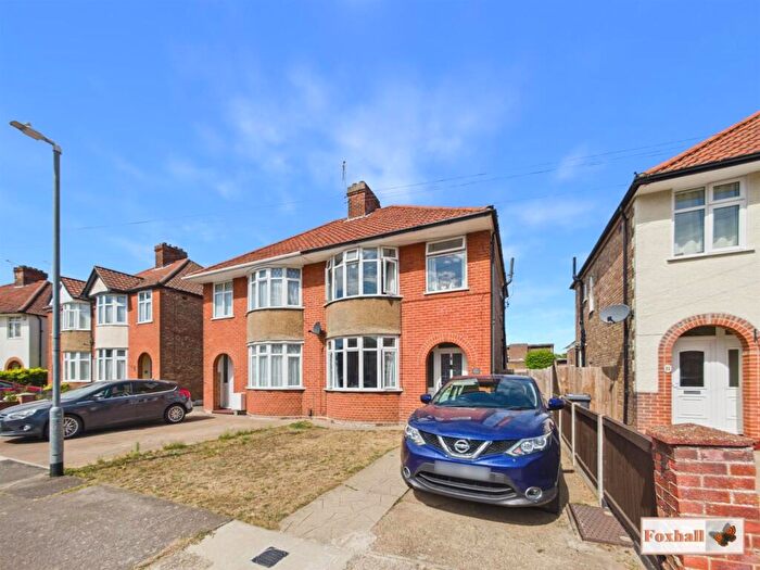 3 Bedroom Semi Detached House For Sale In Ascot Drive, Ipswich, IP3