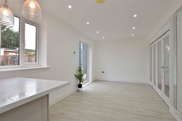 2 Bedroom Semi Detached House For Sale In Bosworth Road, Dagenham, Essex, RM10